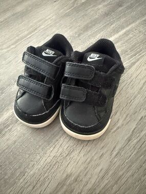 Nike Kids Black and White Double-Strap Velcro Sneakers